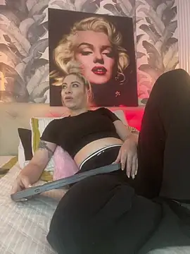 viktoria davis  online show from July 14, 2:05 am