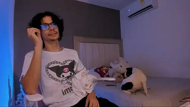 purpleonfir3 online show from December 18, 8:19 am