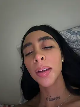 sophierooy22 online show from August 1, 12:45 am