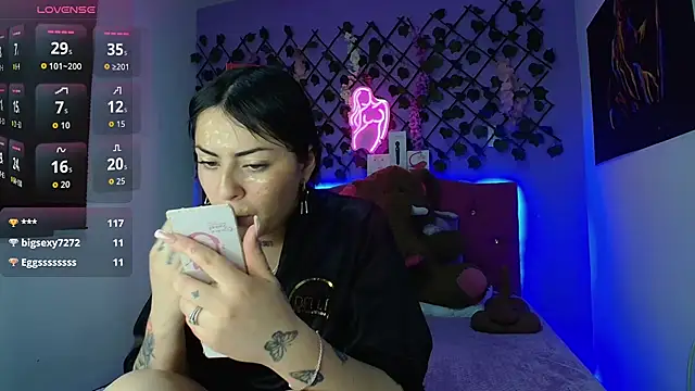Emmie Hot online show from July 30, 10:21 pm