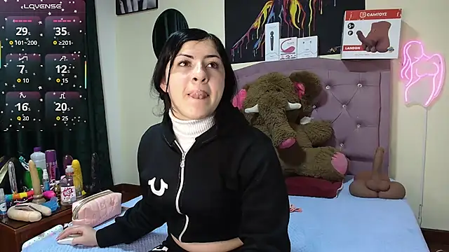 Emmie Hot online show from June 30, 12:04 pm