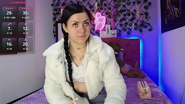 Emmie Hot online show from July 22, 11:55 am