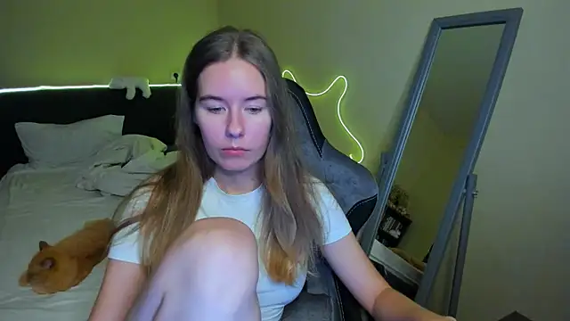 EmilyPaw online show from November 30, 4:22 pm