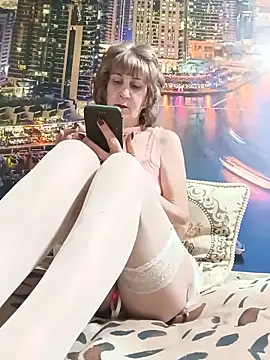 Laura Kiss online show from June 3, 4:34 pm