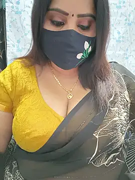 Queenflowerr online show from June 14, 5:24 pm