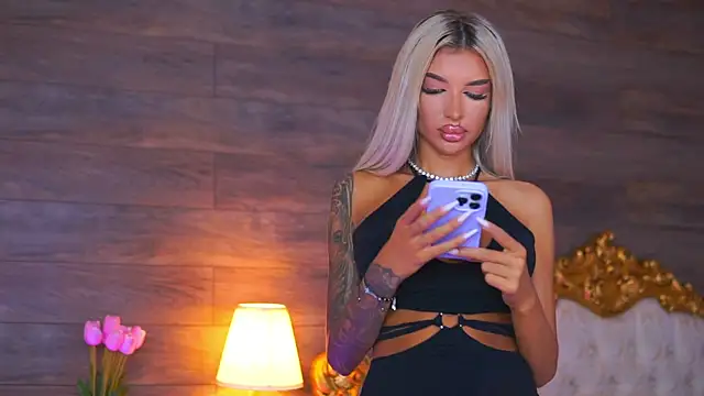 Juicy Jessye online show from July 6, 7:49 pm