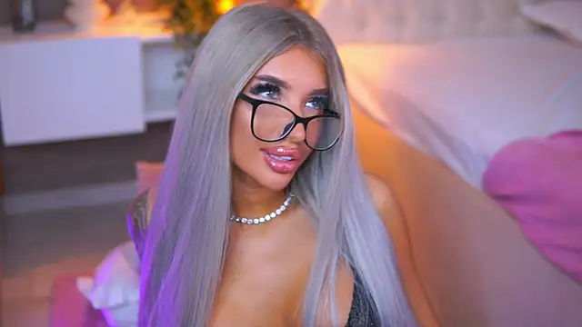 Juicy Jessye online show from July 14, 2:05 am