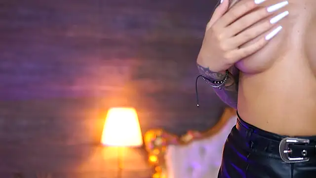 Juicy Jessye online show from October 13, 9:50 pm