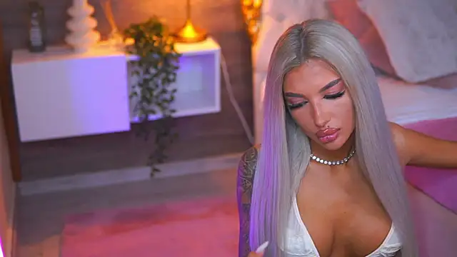 Juicy Jessye online show from July 16, 8:35 pm