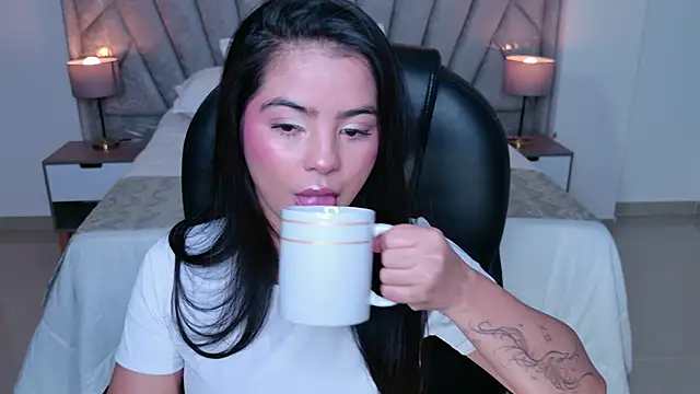 Layla Breezee online show from June 9, 11:53 am