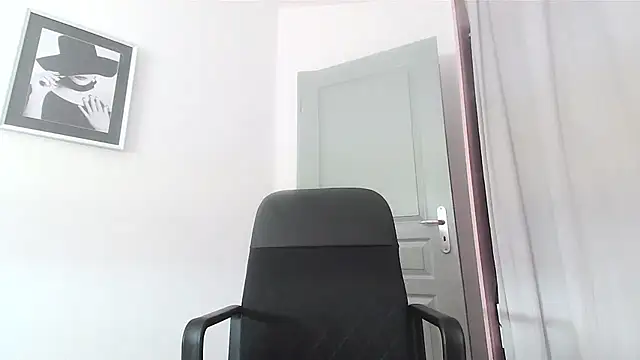 Snapshot of serena__vedette chatting on October 5, 11:48 am serena vedette online show from October 5, 11:48 am