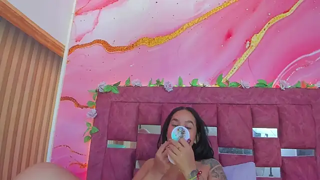 scarlett  evans  online show from July 21, 6:52 pm