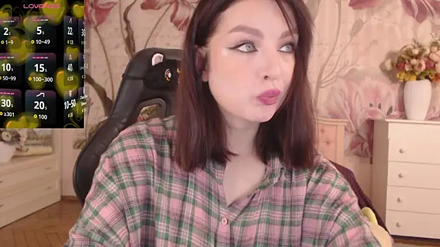 Snapshot of BritneyBarker chatting on September 21, 4:00 am BritneyBarker online show from September 21, 4:00 am
