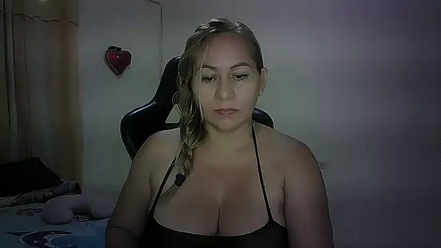 mariana0x online show from July 12, 1:34 pm