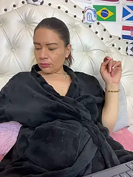 isabelajonesgl online show from June 18, 7:52 pm