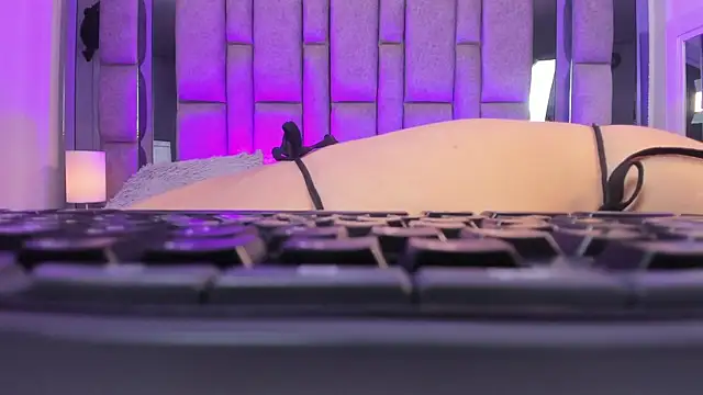 Bonet iris online show from February 19, 7:35 pm