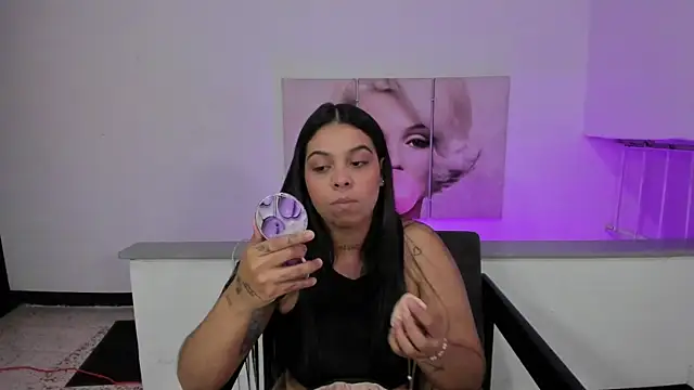 Snapshot of Emily_rivera78 chatting on September 19, 7:51 am Emily rivera78 online show from September 19, 7:51 am