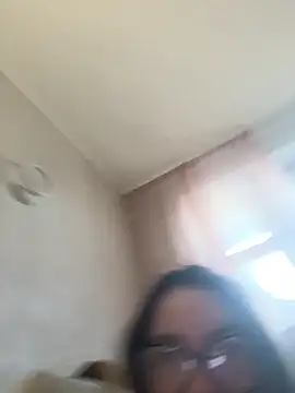 DearAlise online show from November 26, 9:32 am