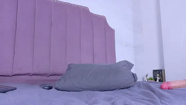 Shanntal  online show from July 31, 9:05 pm