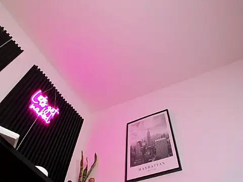 SadieManson  online show from June 15, 9:37 pm