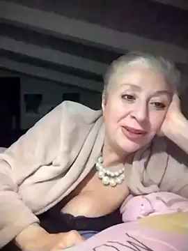 divinaerotica online show from February 6, 9:40 pm