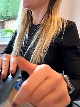 Phoebe Lily online show from November 19, 1:33 pm