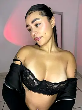 Snapshot of meli_ortiz_ chatting on October 21, 4:00 pm meli ortiz online show from October 21, 4:00 pm