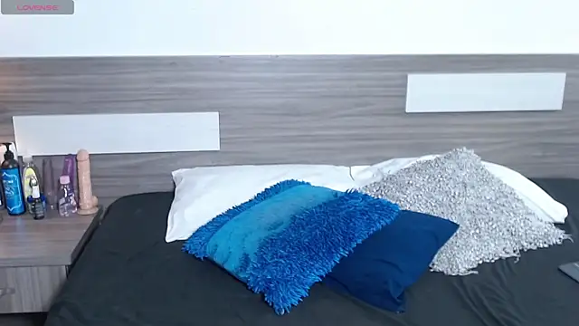 Liiamthompson online show from January 8, 9:57 am