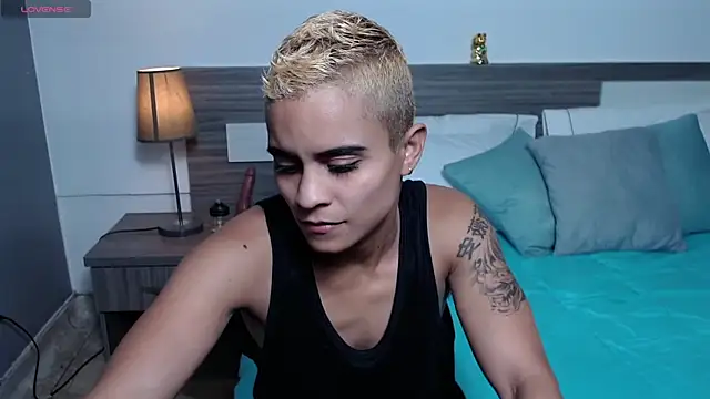 Liiamthompson online show from February 20, 1:48 am