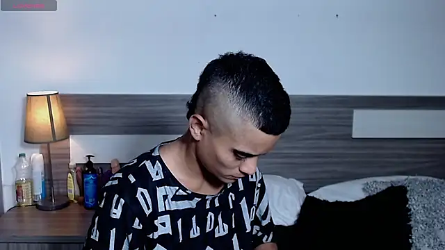 Liiamthompson online show from December 23, 9:57 am