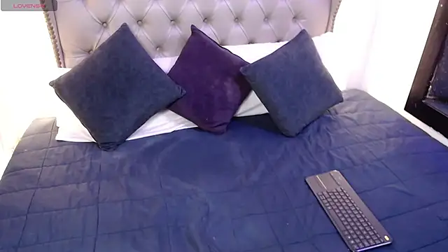 Liiamthompson online show from June 27, 11:44 am