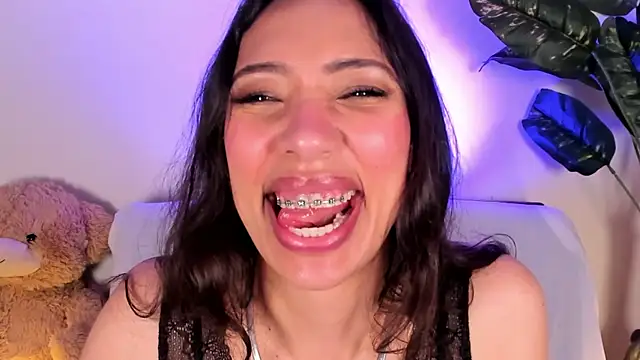 Miss veronicaa2 online show from May 5, 1:14 pm