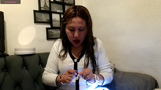 MirandaLatinaLovely online show from June 15, 5:46 pm