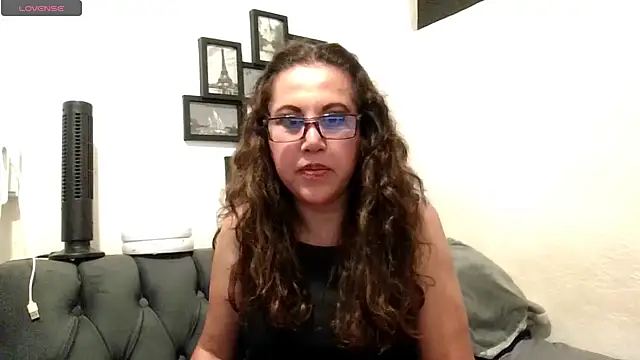 MirandaLatinaLovely online show from June 11, 3:36 am