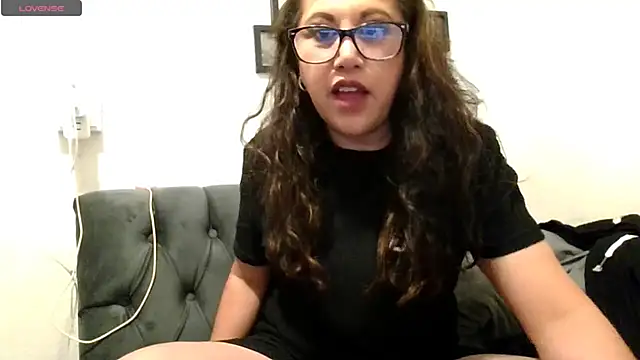 MirandaLatinaLovely online show from December 22, 10:02 pm