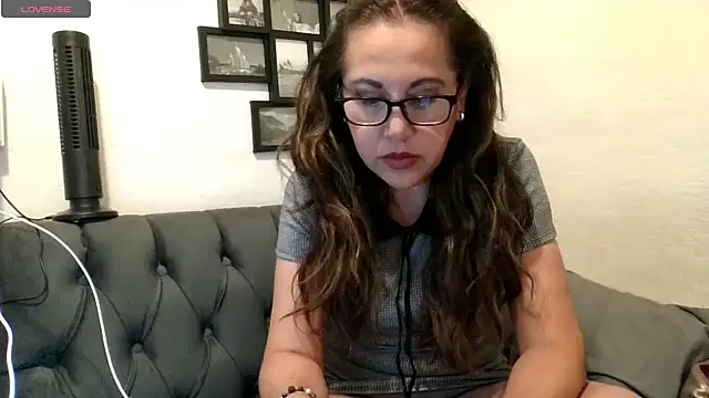 MirandaLatinaLovely online show from April 28, 3:10 am