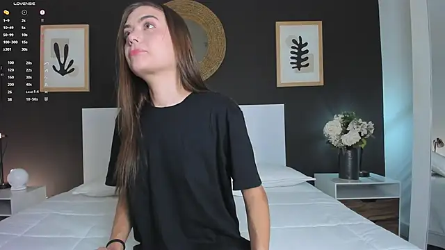 AlannaRussell  online show from November 9, 8:05 pm