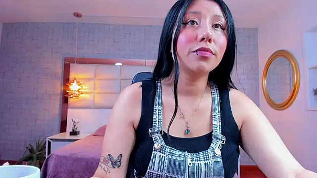 Nohemi louse online show from July 12, 8:20 pm