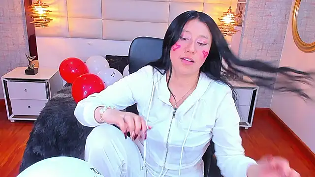 Nohemi louse online show from February 14, 7:38 pm