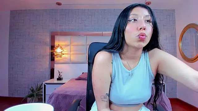 Nohemi louse online show from July 17, 8:12 pm