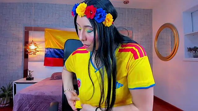 Nohemi louse online show from June 27, 7:31 pm