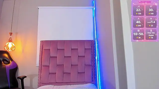 Roxy Stonee online show from February 26, 8:30 pm