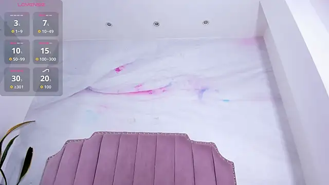 Lia Guzman online show from October 29, 3:55 am