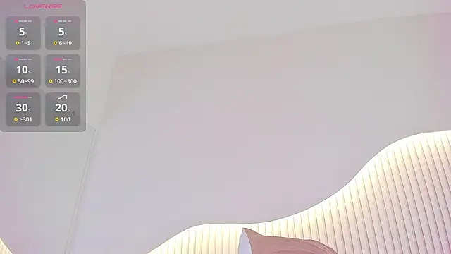 Lia Guzman online show from June 15, 3:29 am