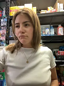 Andrea18 blonde online show from July 18, 9:39 pm
