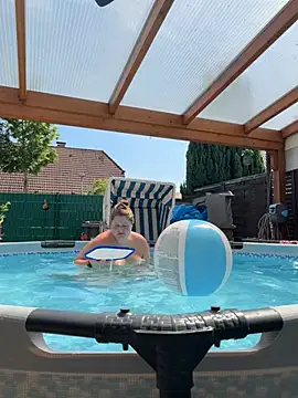 Lars-Lola online show from June 25, 1:24 pm