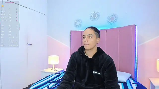 Liiam smith  online show from December 19, 1:25 pm