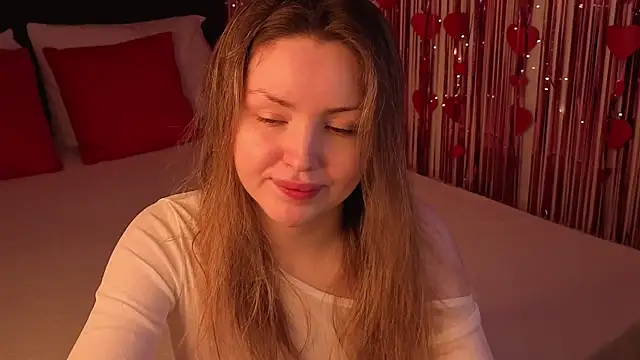 Lora Rosee online show from June 17, 2:51 pm