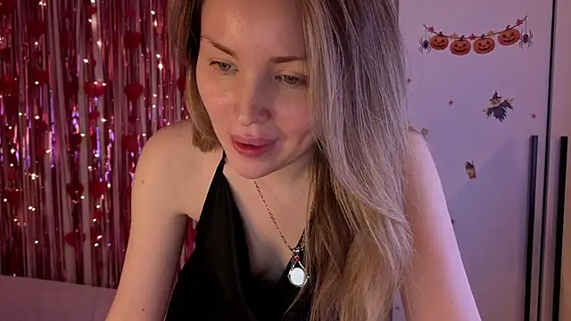 Lora Rosee online show from May 31, 6:09 pm