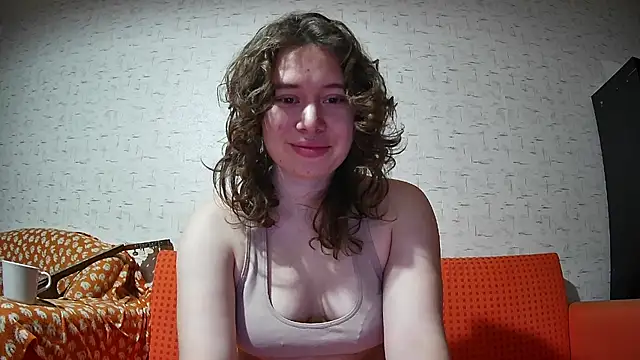 girliemilk online show from November 9, 9:00 pm